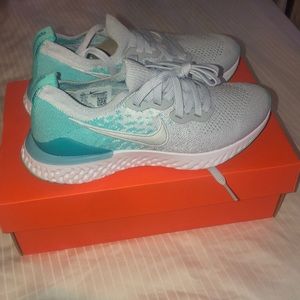 Nike react flyknit- kids size 4.5 or women 6.5-NWT